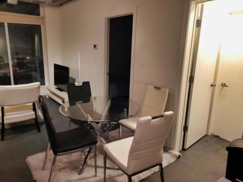 Furnished 1 Bedroom In East Village By Signature Suites Ltd Calgary Zewnętrze zdjęcie