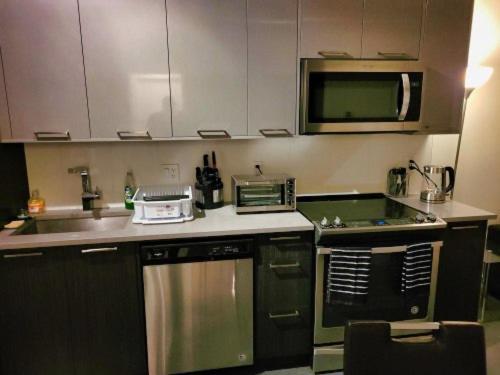 Furnished 1 Bedroom In East Village By Signature Suites Ltd Calgary Zewnętrze zdjęcie
